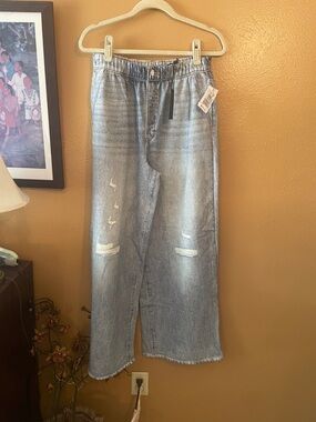 Blank NYC Women’s Relaxed Distressed Mock Light Blue Jeans